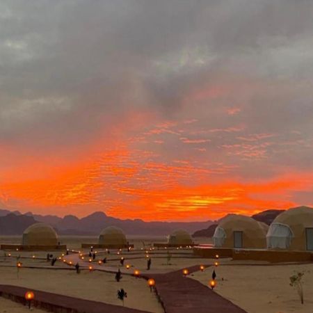 Wadi Rum Anwar Luxury Camp Exteriör bild