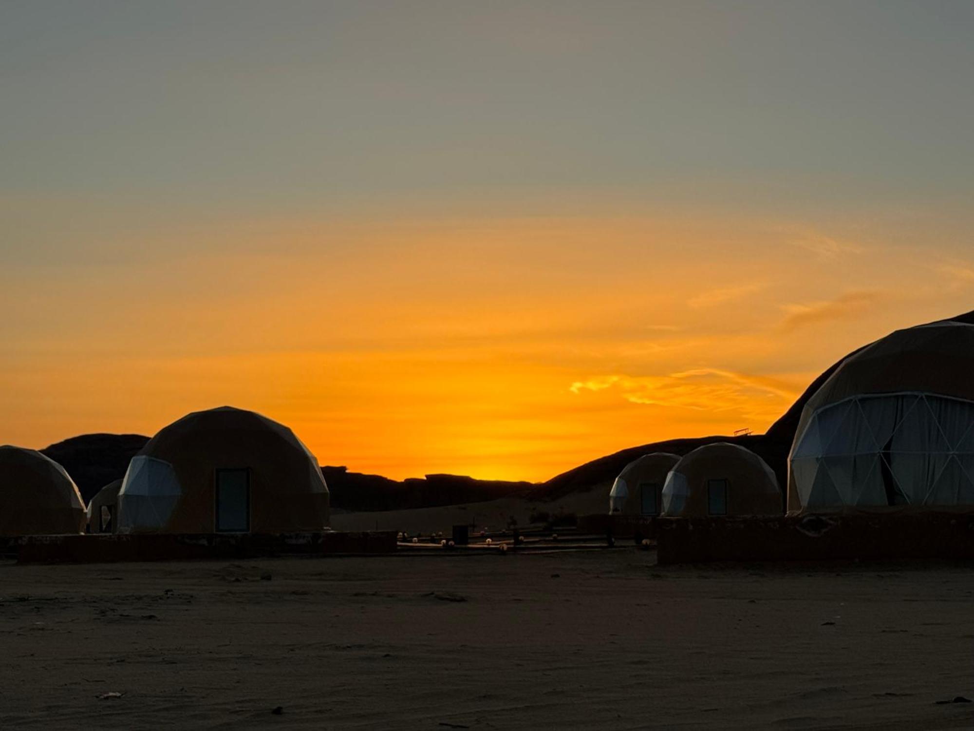 Wadi Rum Anwar Luxury Camp Exteriör bild