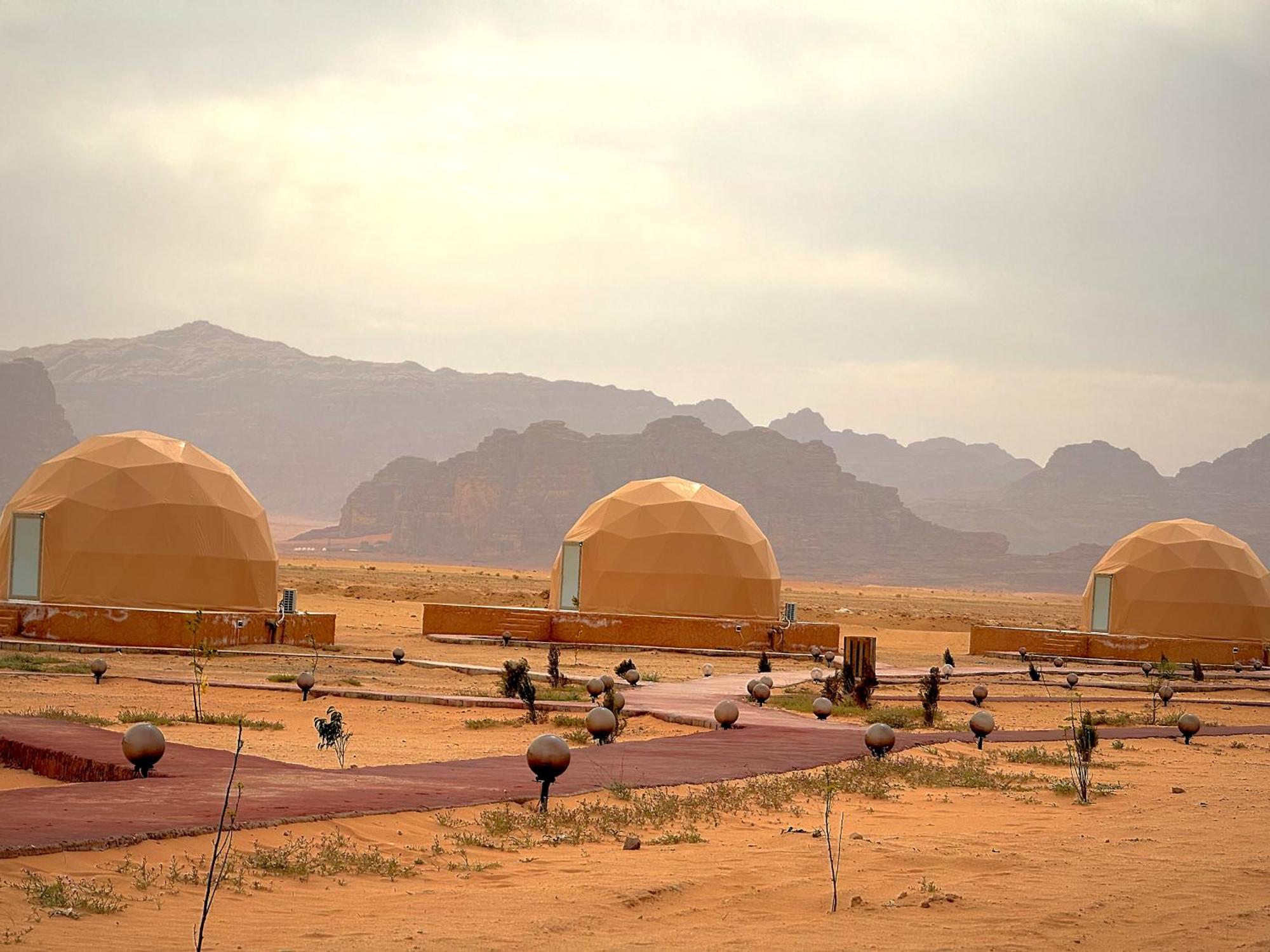 Wadi Rum Anwar Luxury Camp Exteriör bild