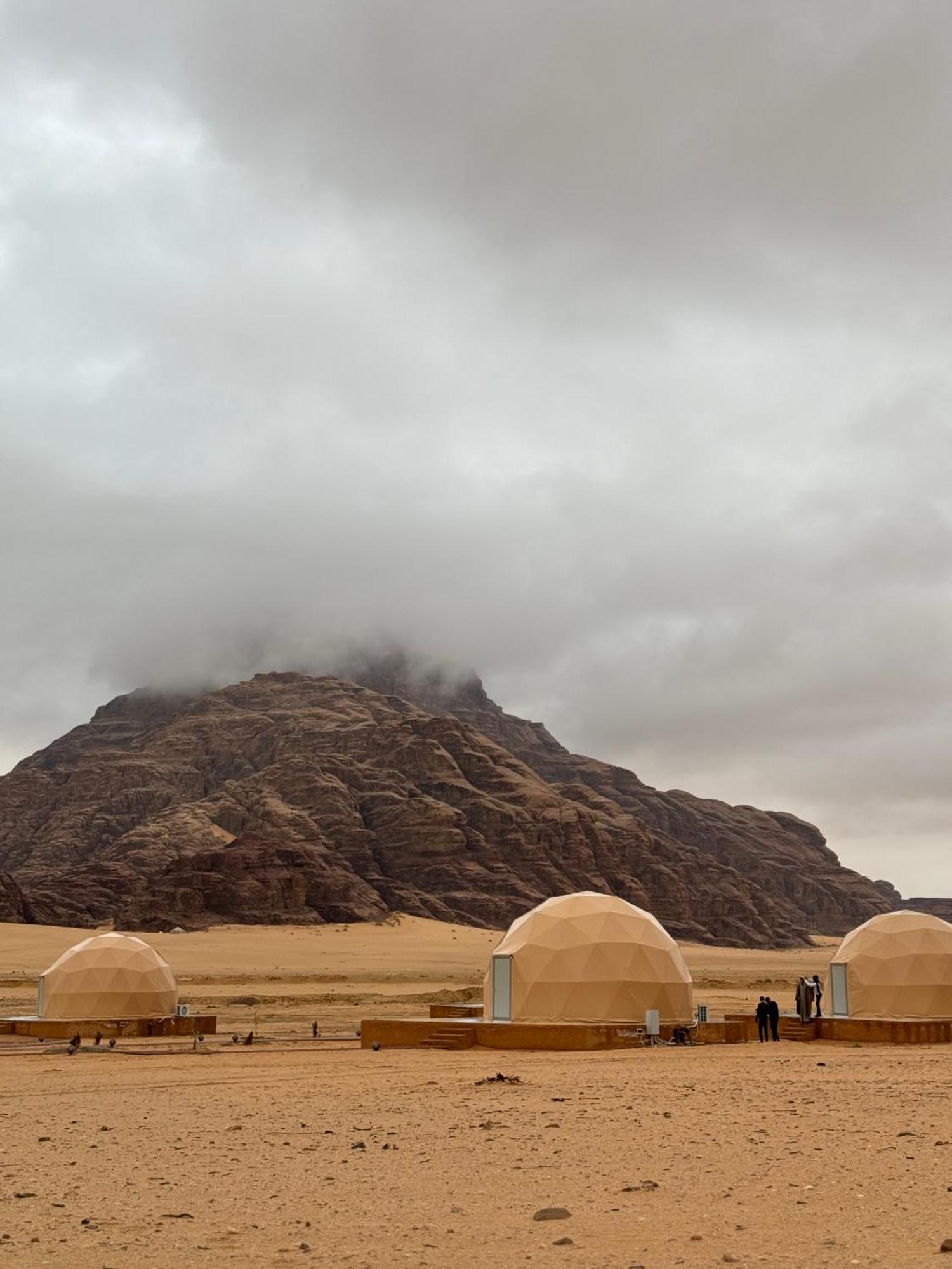 Wadi Rum Anwar Luxury Camp Exteriör bild