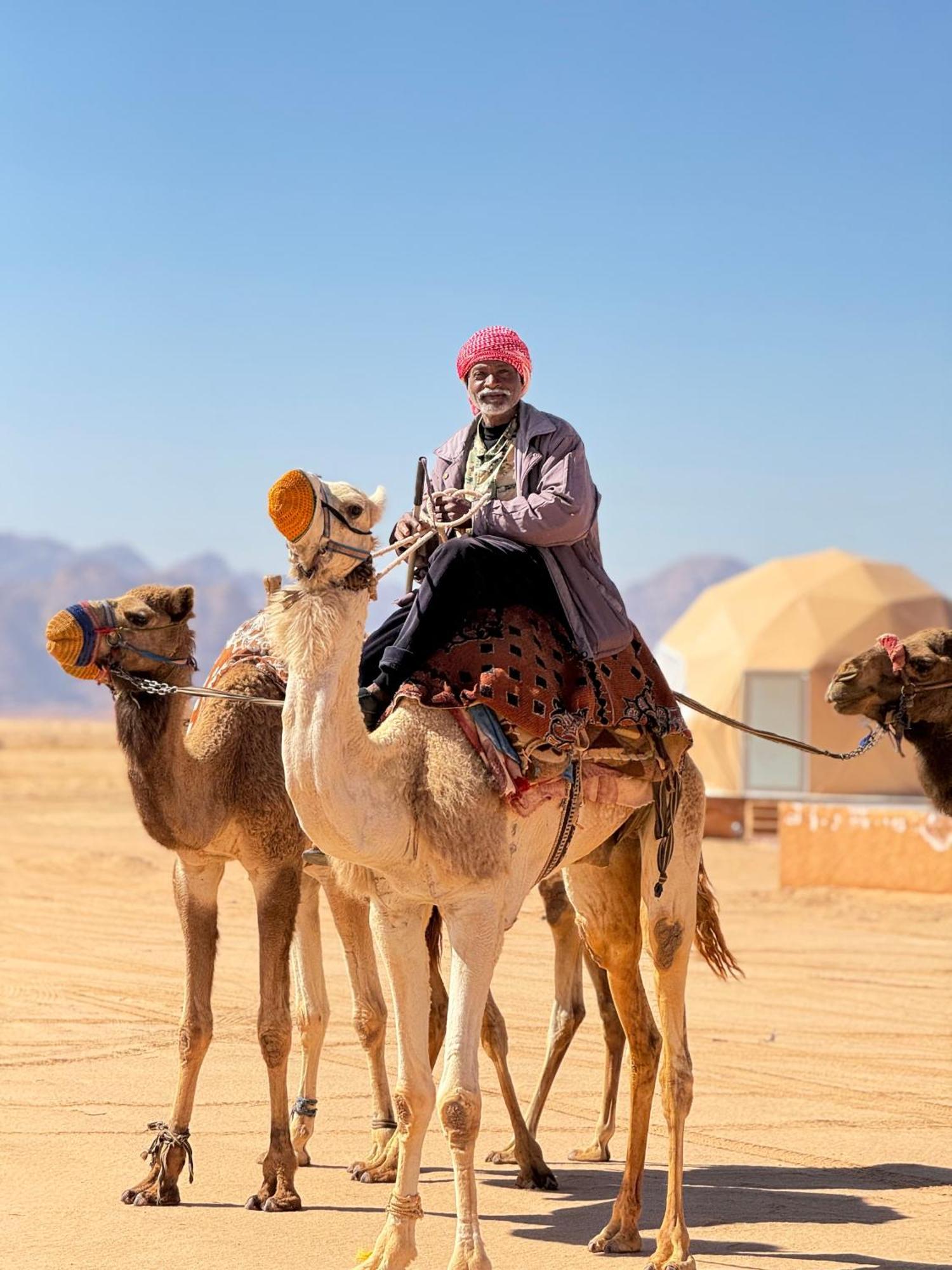 Wadi Rum Anwar Luxury Camp Exteriör bild