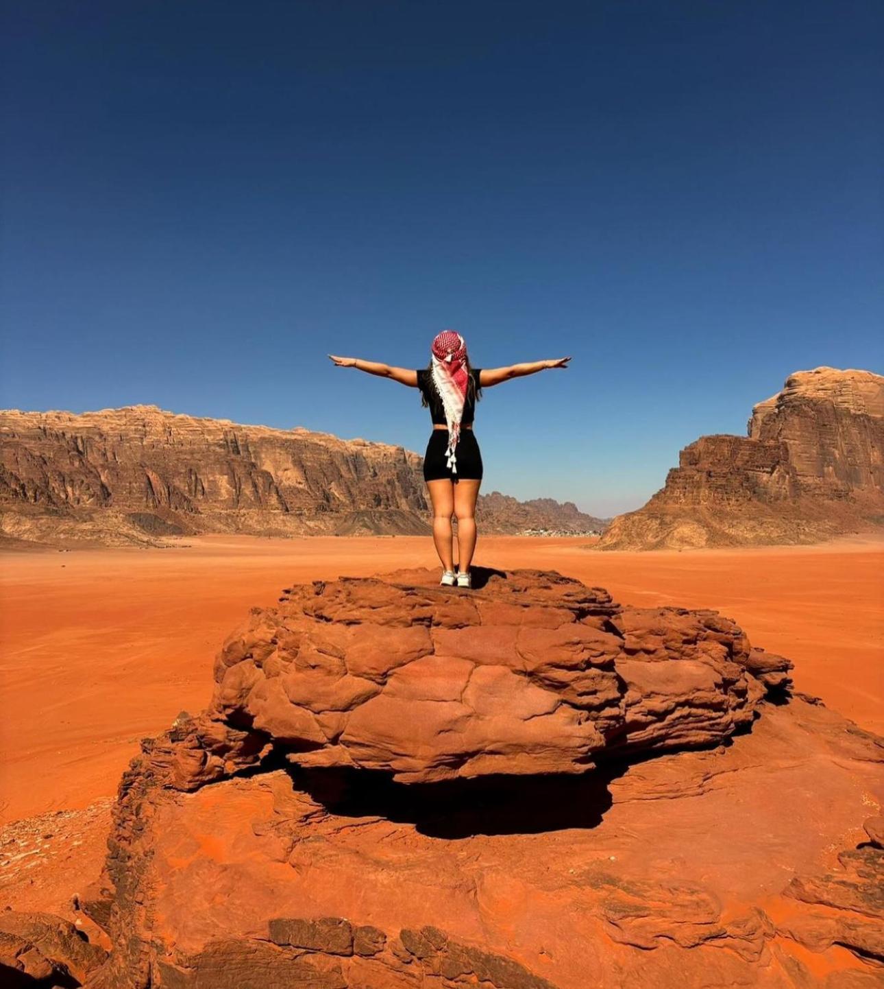 Wadi Rum Anwar Luxury Camp Exteriör bild