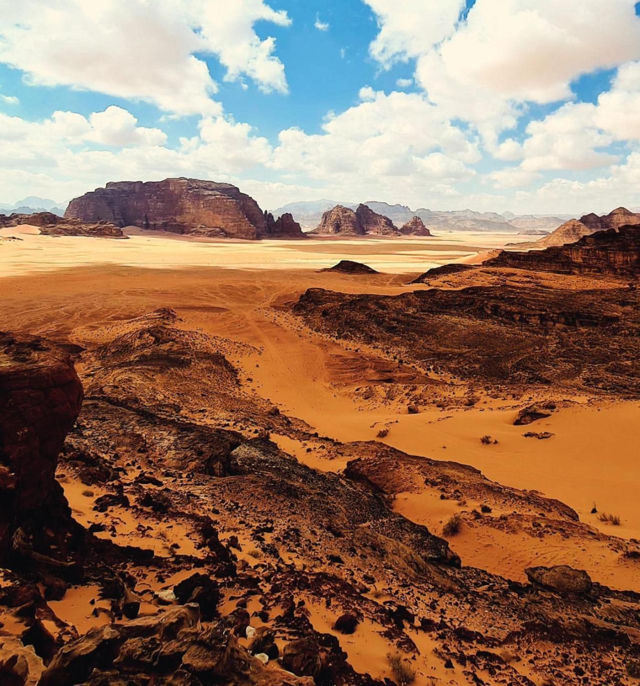 Wadi Rum Anwar Luxury Camp Exteriör bild