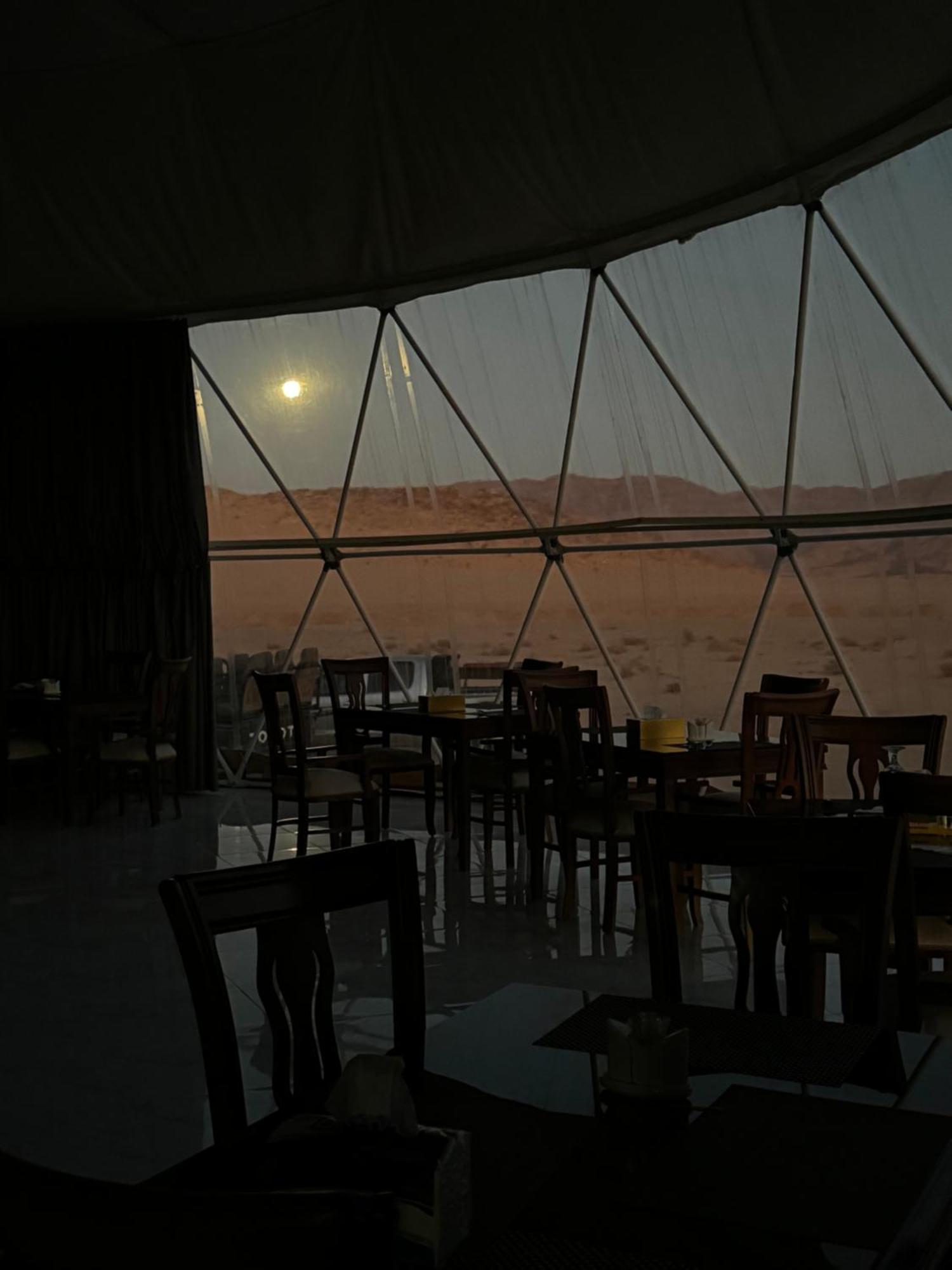 Wadi Rum Anwar Luxury Camp Exteriör bild