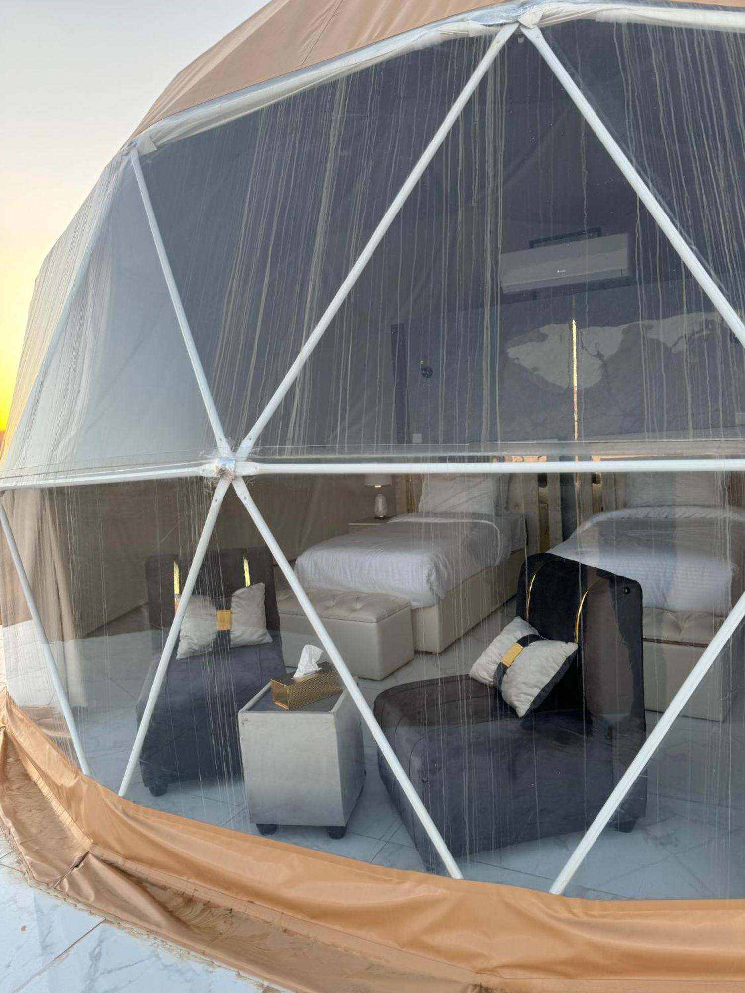 Wadi Rum Anwar Luxury Camp Exteriör bild