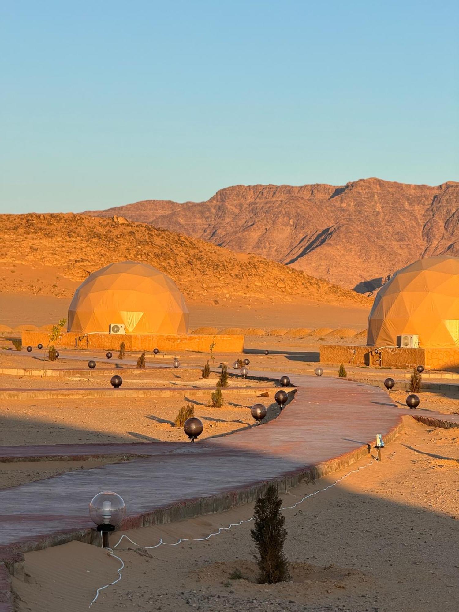 Wadi Rum Anwar Luxury Camp Exteriör bild