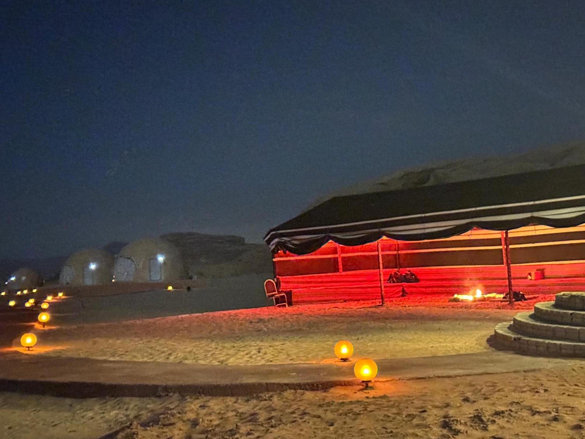 Wadi Rum Anwar Luxury Camp Exteriör bild