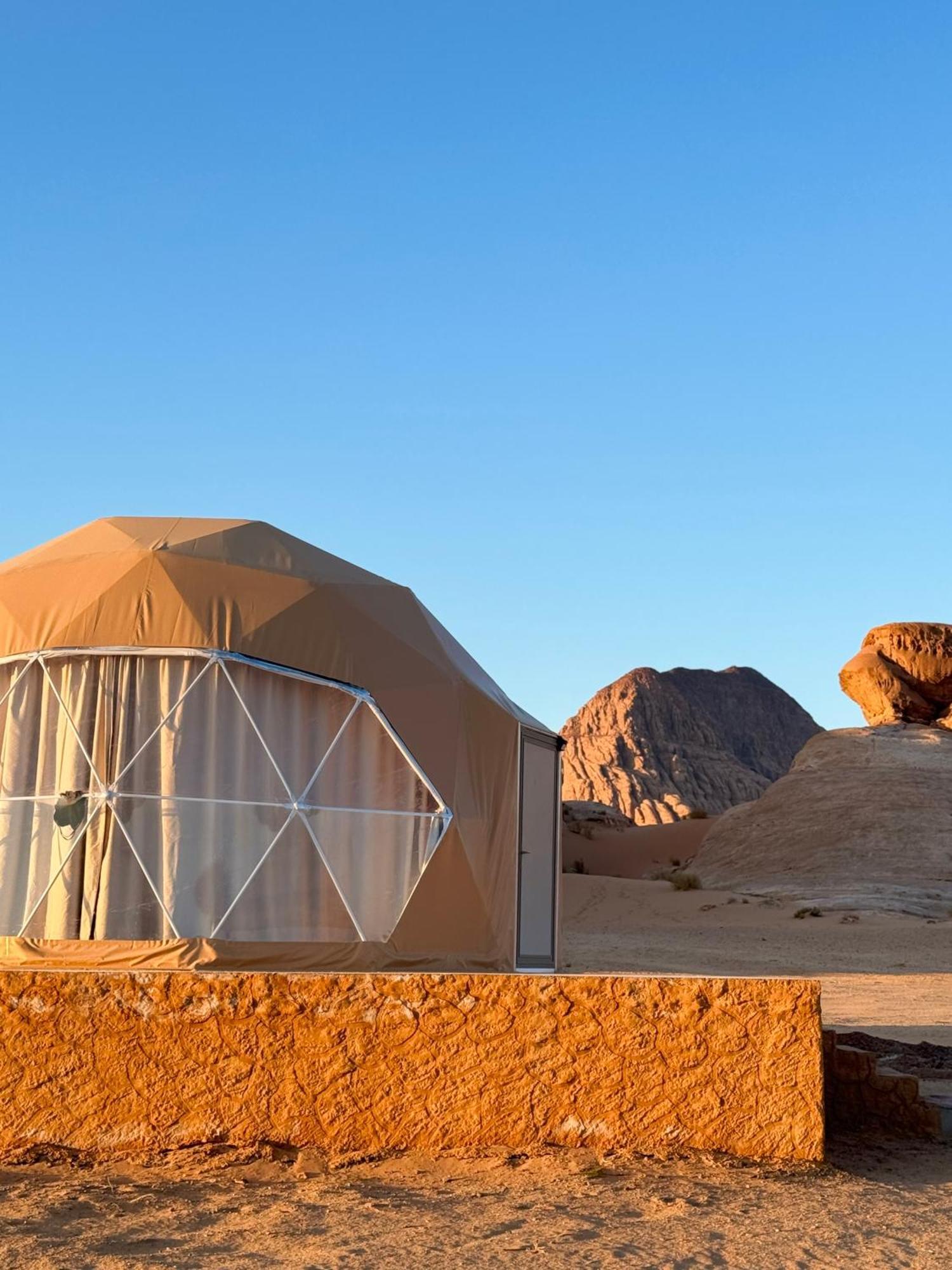 Wadi Rum Anwar Luxury Camp Exteriör bild