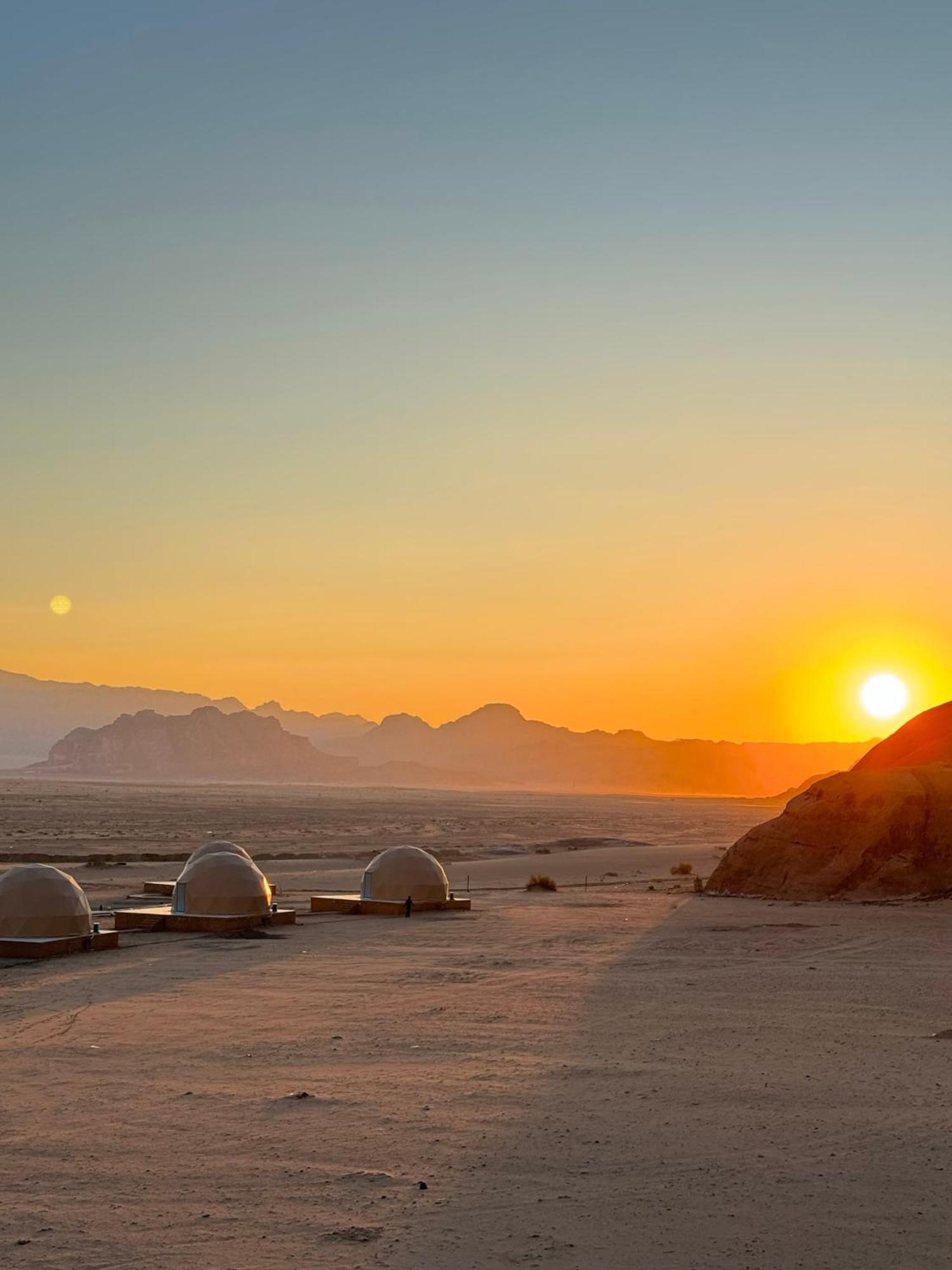 Wadi Rum Anwar Luxury Camp Exteriör bild