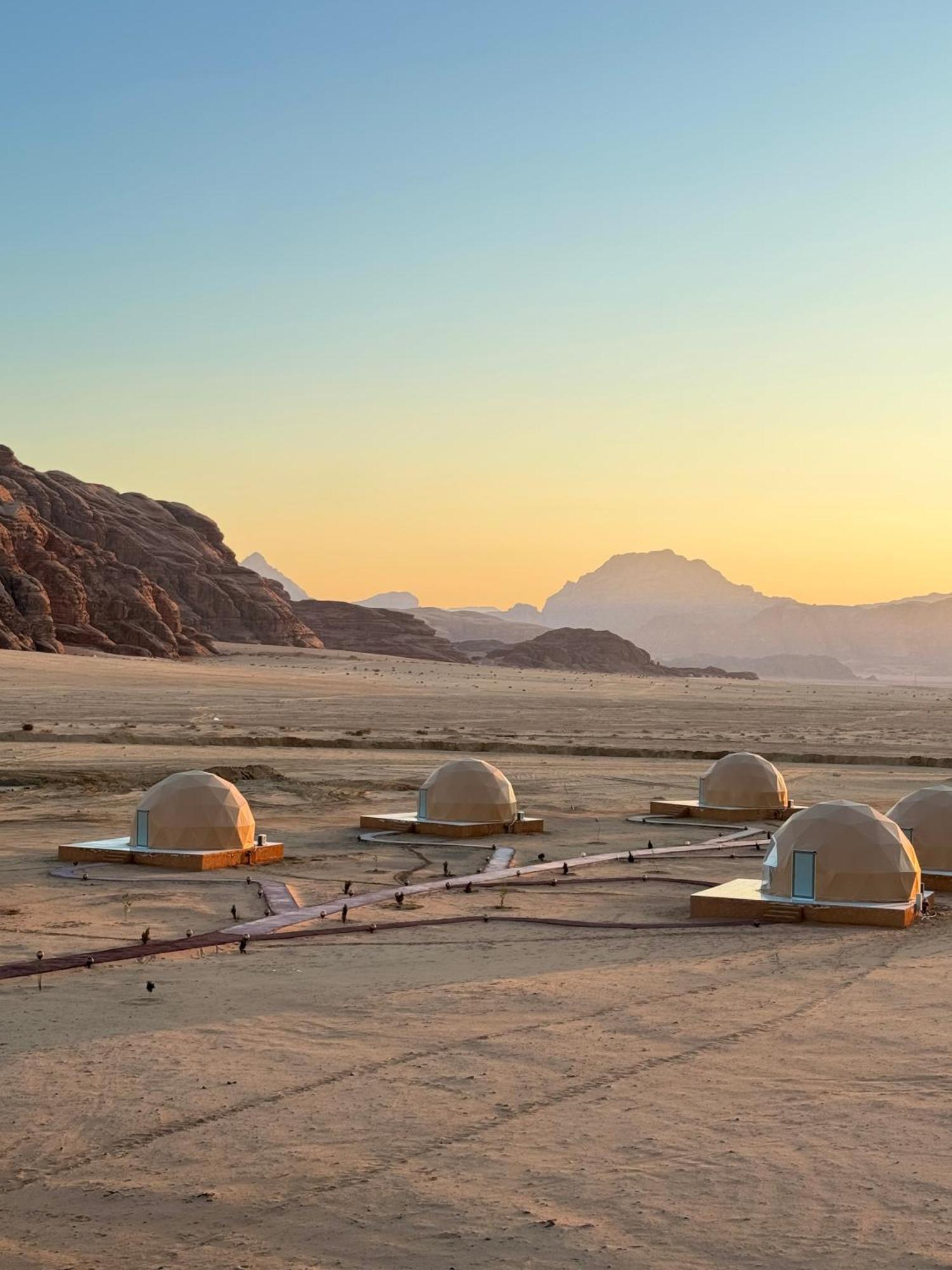 Wadi Rum Anwar Luxury Camp Exteriör bild
