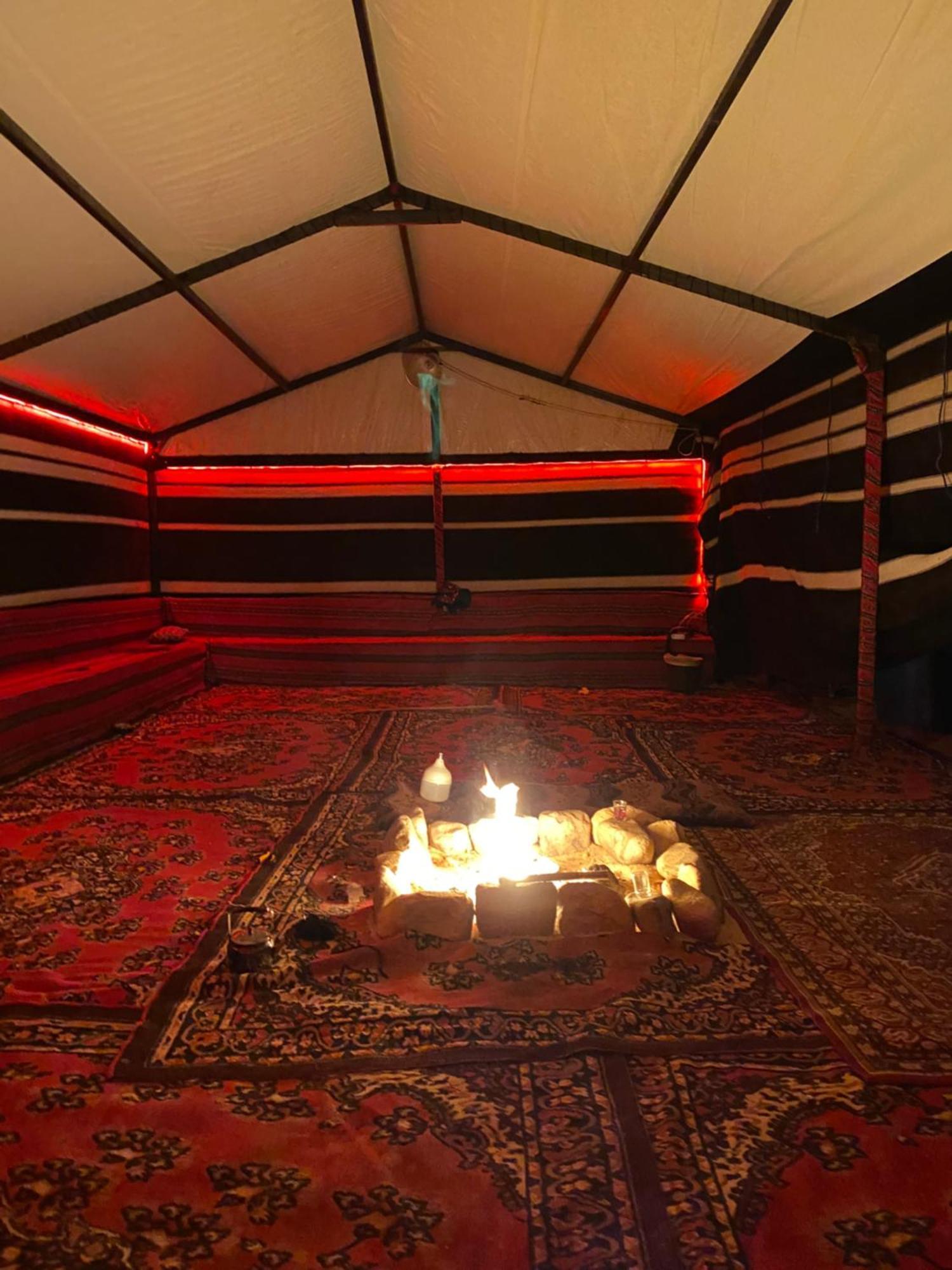 Wadi Rum Anwar Luxury Camp Exteriör bild