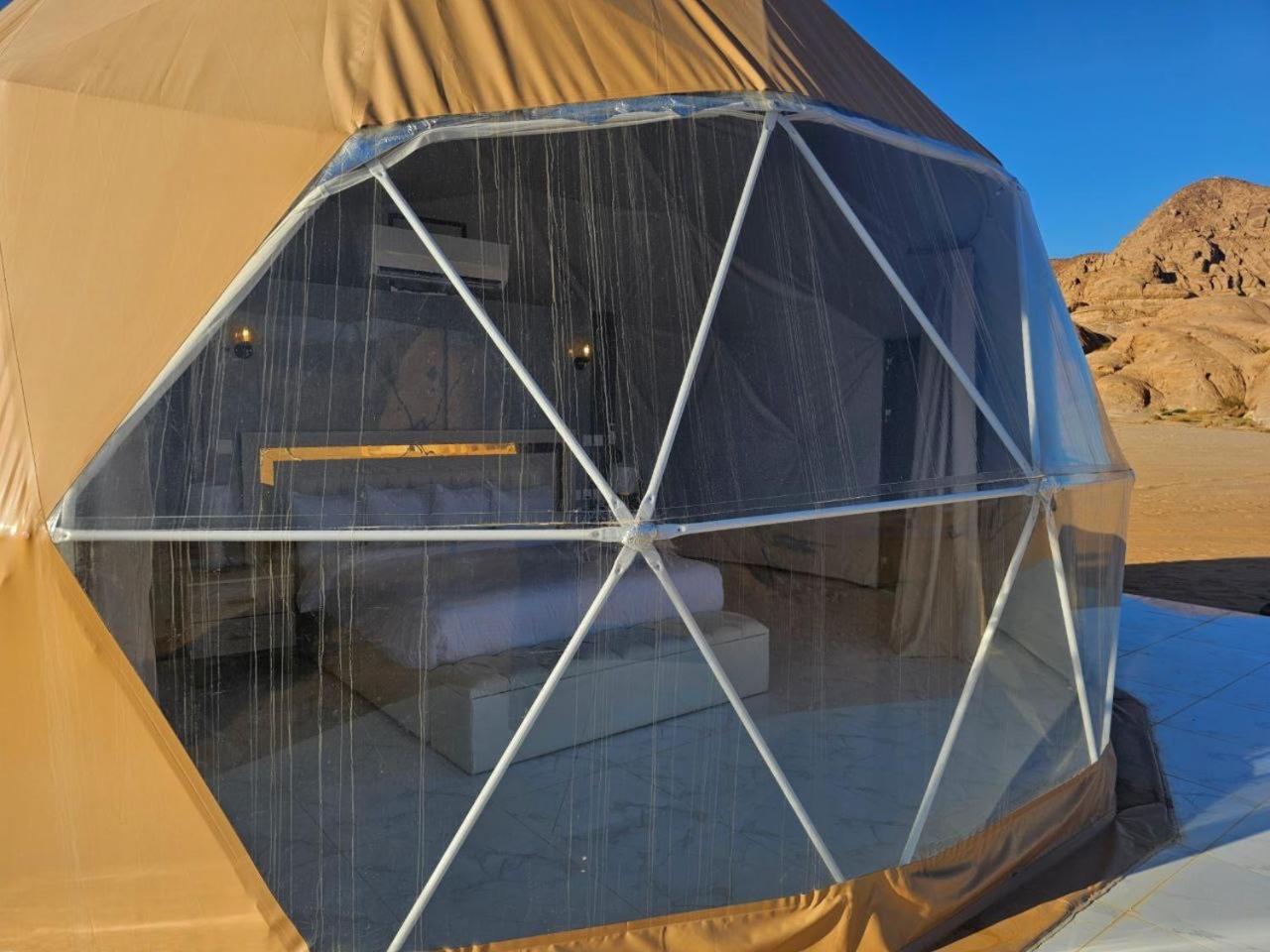 Wadi Rum Anwar Luxury Camp Exteriör bild
