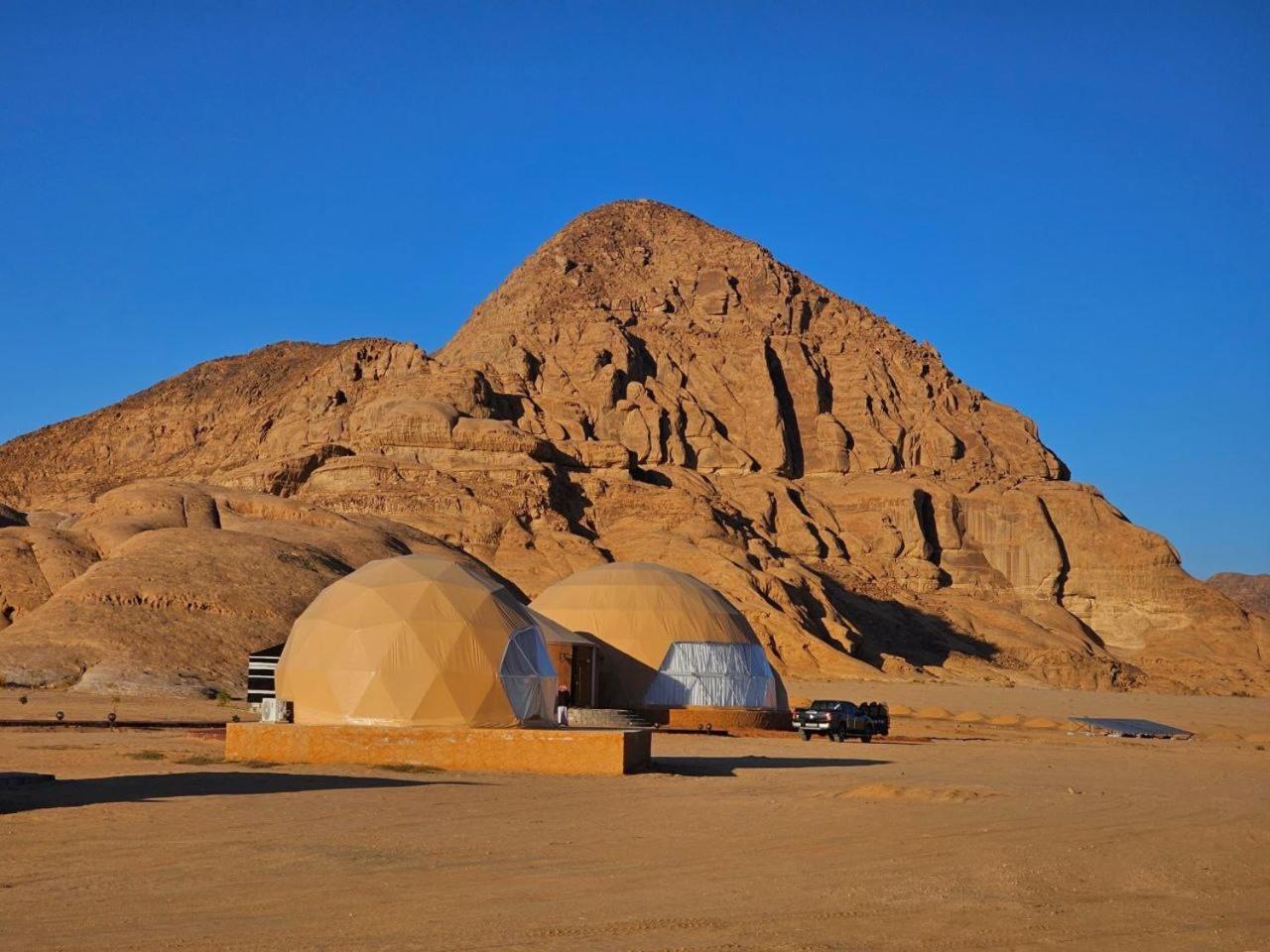 Wadi Rum Anwar Luxury Camp Exteriör bild