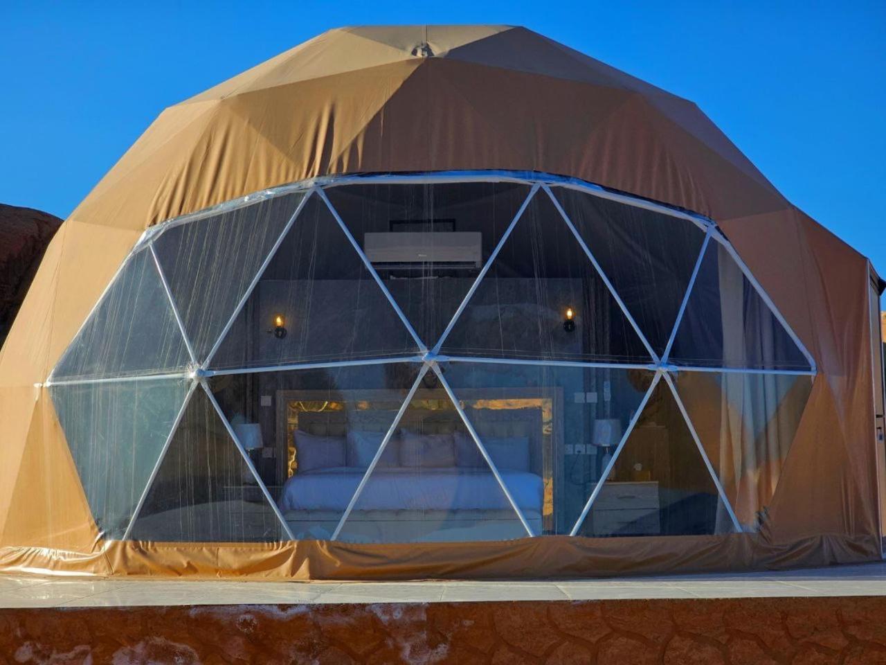 Wadi Rum Anwar Luxury Camp Exteriör bild