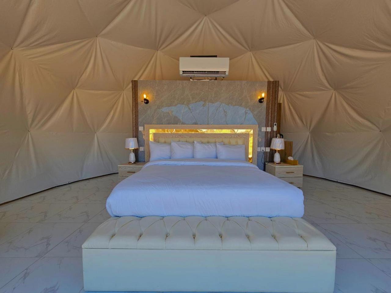 Wadi Rum Anwar Luxury Camp Exteriör bild