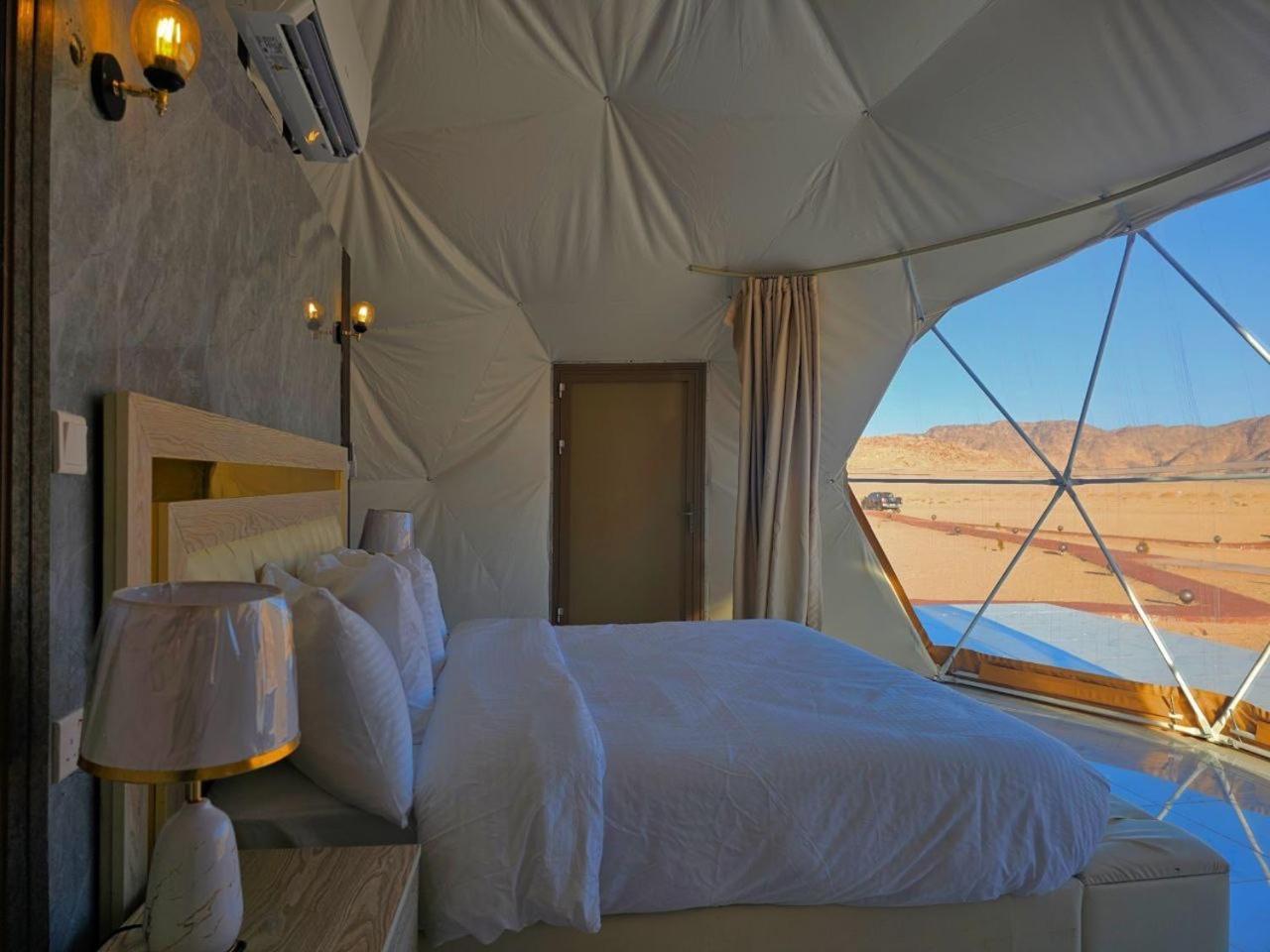Wadi Rum Anwar Luxury Camp Exteriör bild