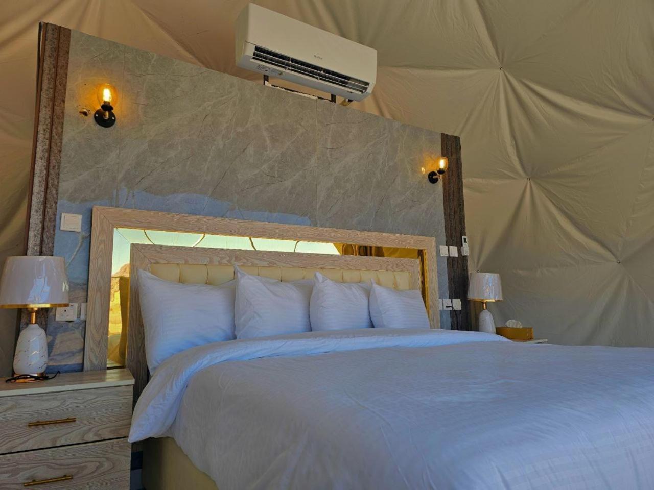 Wadi Rum Anwar Luxury Camp Exteriör bild