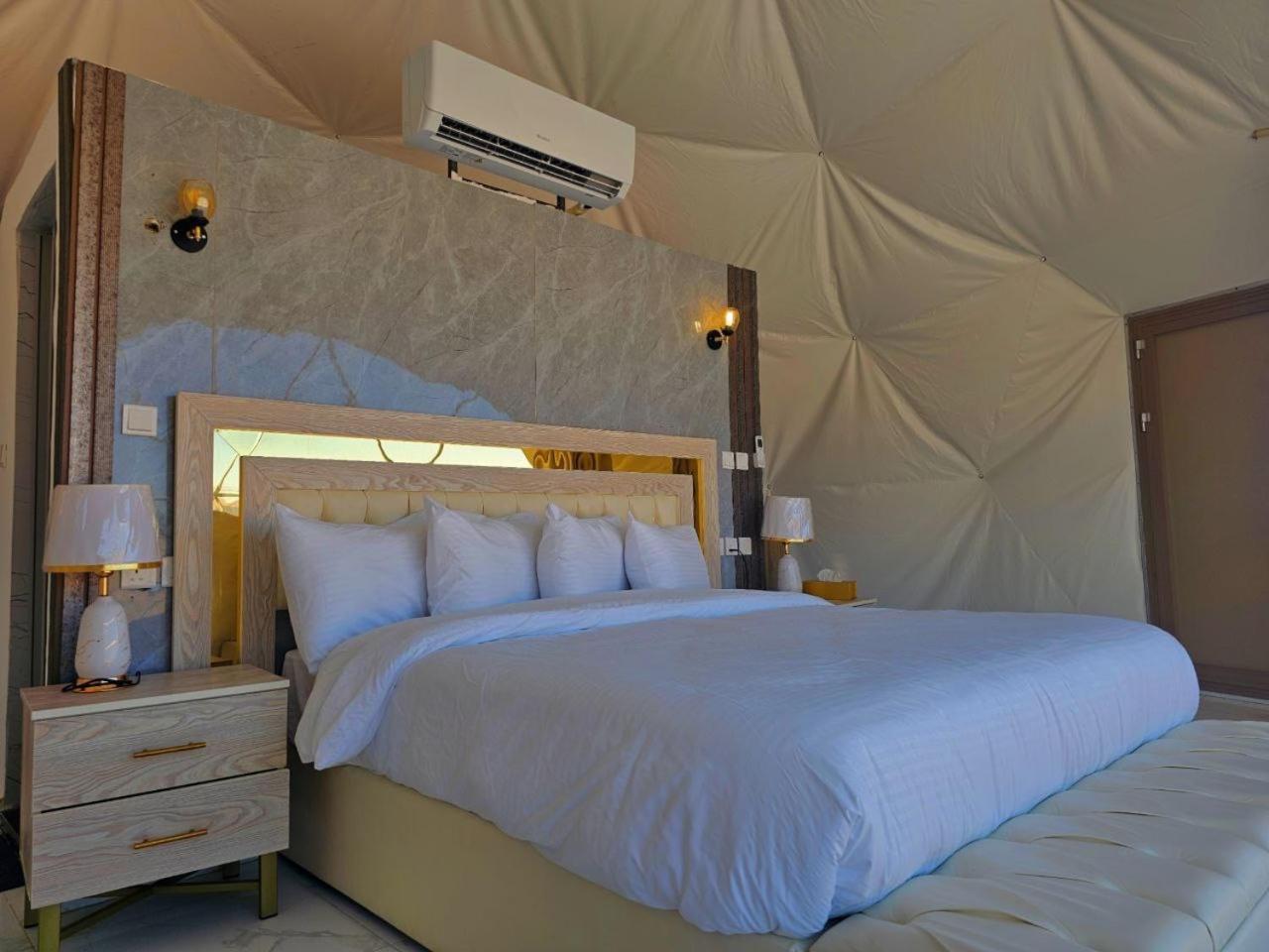 Wadi Rum Anwar Luxury Camp Exteriör bild